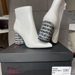 Betsey Johnson 6.5 White Leather Booties